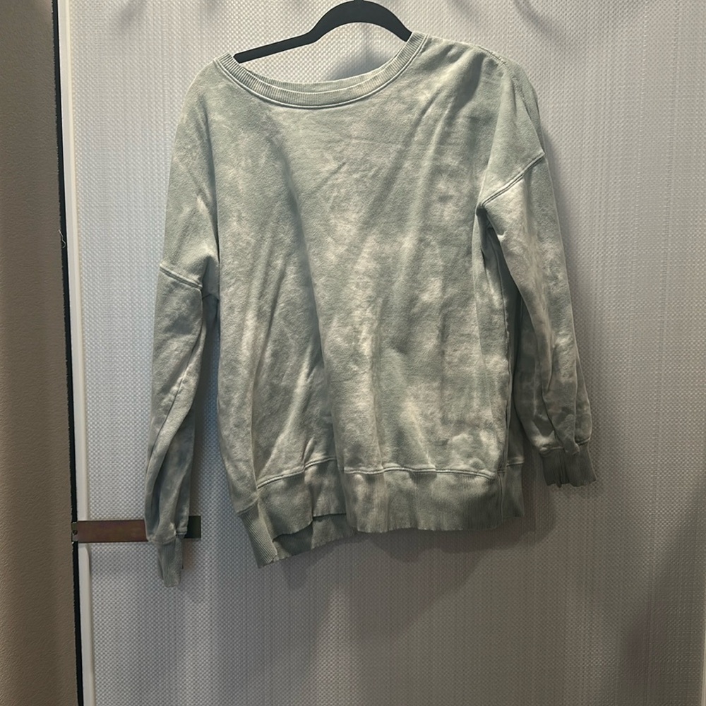 Blue and white crewneck
